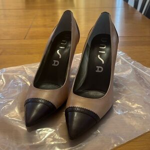 Unisa brown and tan pumps leather, great condition